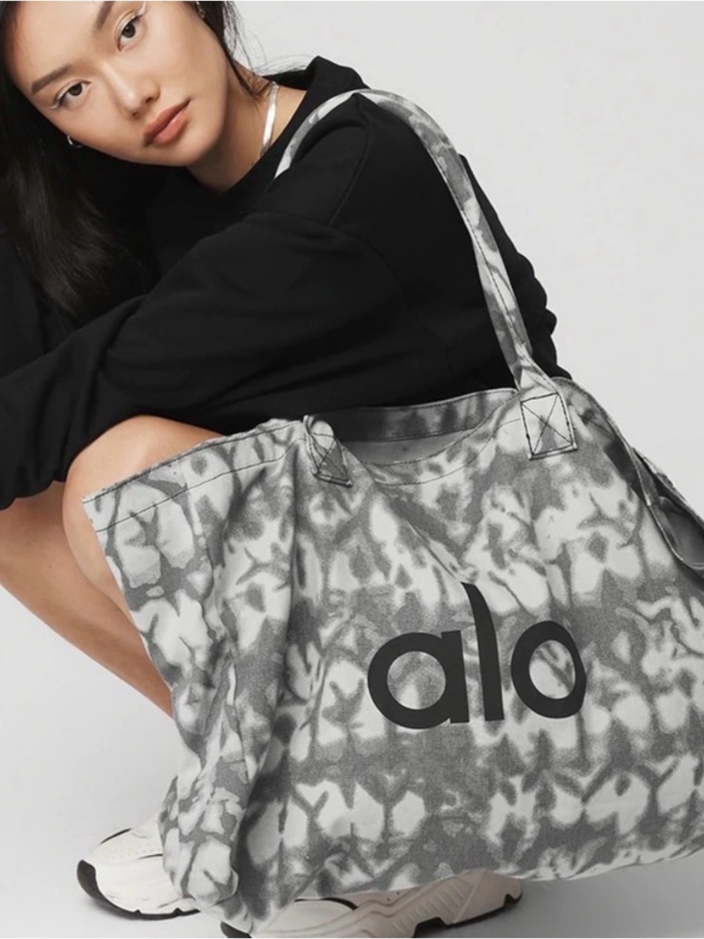 Alo Yoga Iconic Shopper Tote Bag Gray Tie-dye with Logo